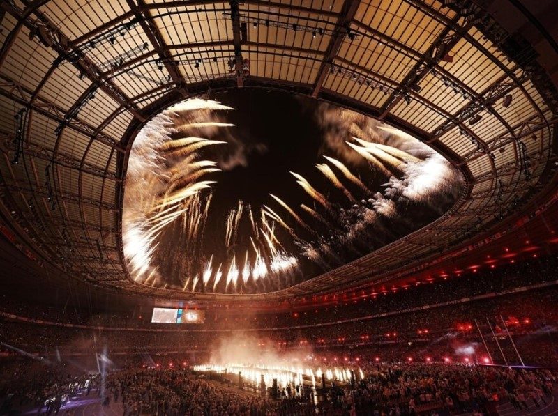 Une dernière danse pour les athlètes paralympiques au Stade de France 1